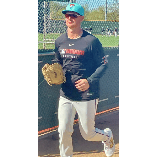Diamondbacks player running off the field